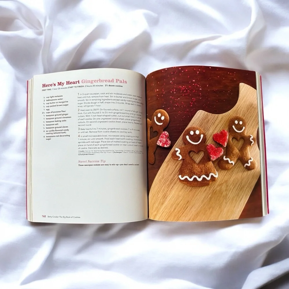 Betty Crocker Big Book Cookies & Cupcakes Set OS Baking Cookbooks